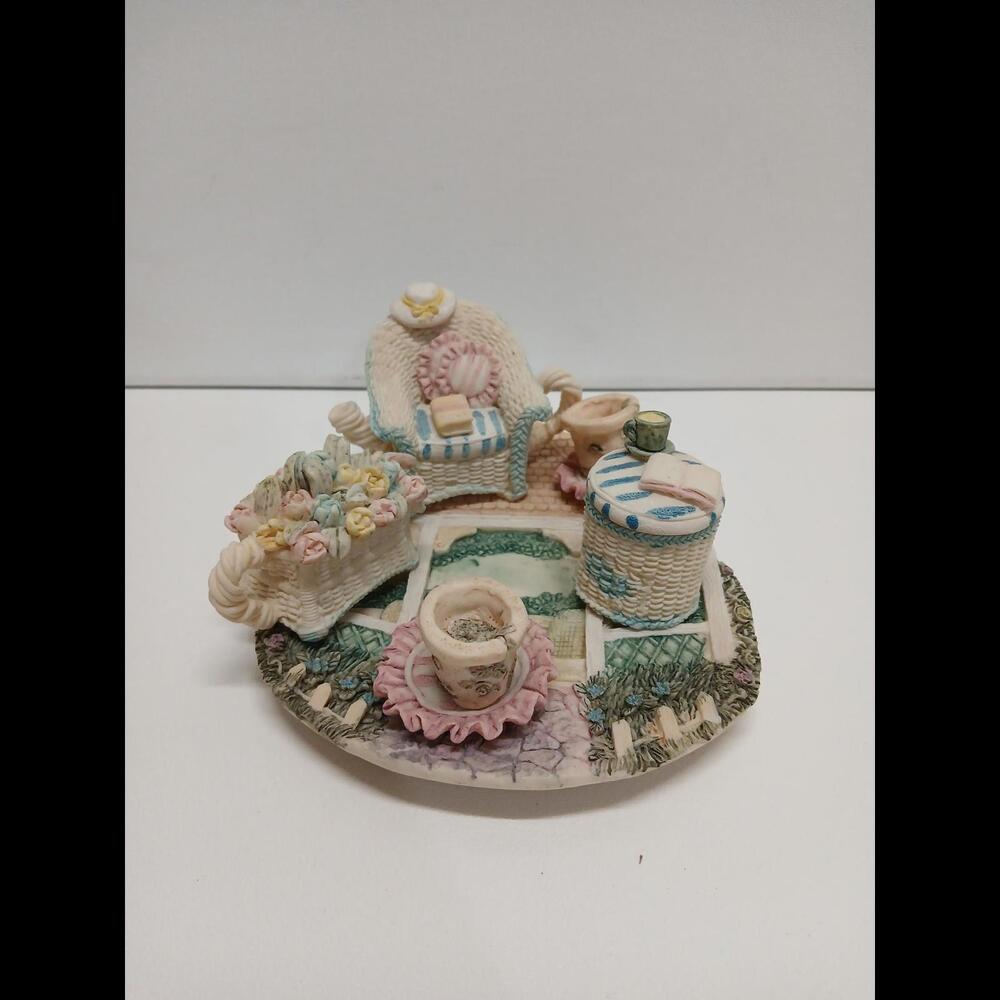Charming Miniature Garden Set by Popular Imports (1996)‎